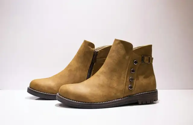 Material: Kulit Nabati vs Chrome-Tanned
