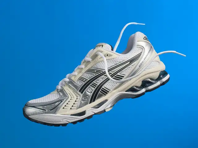 Urban Runner — Midnight Black